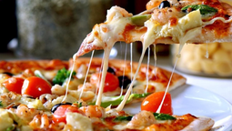 El infalible truco para que la pizza salga crujiente por fuera y suave por dentro en el horno de casa