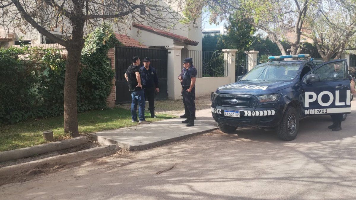 Un padre y su hijo quedaron internados tras un violento ataque en el barrio Huerto del Sol de Luján