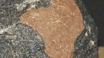 Hallaron en Australia un mineral que se creía que existía solamente en la Luna