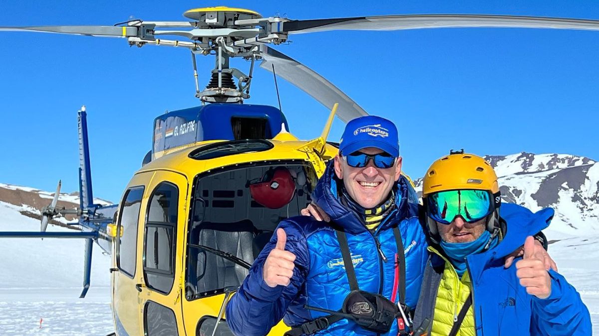 El helicóptero y Horacio Freschi, un binomio legendario en la montaña argentina, en particular en el cerro Aconcagua, donde ambos realizan las tareas de evacuaciones junto a la patrulla de rescate del parque provincial.