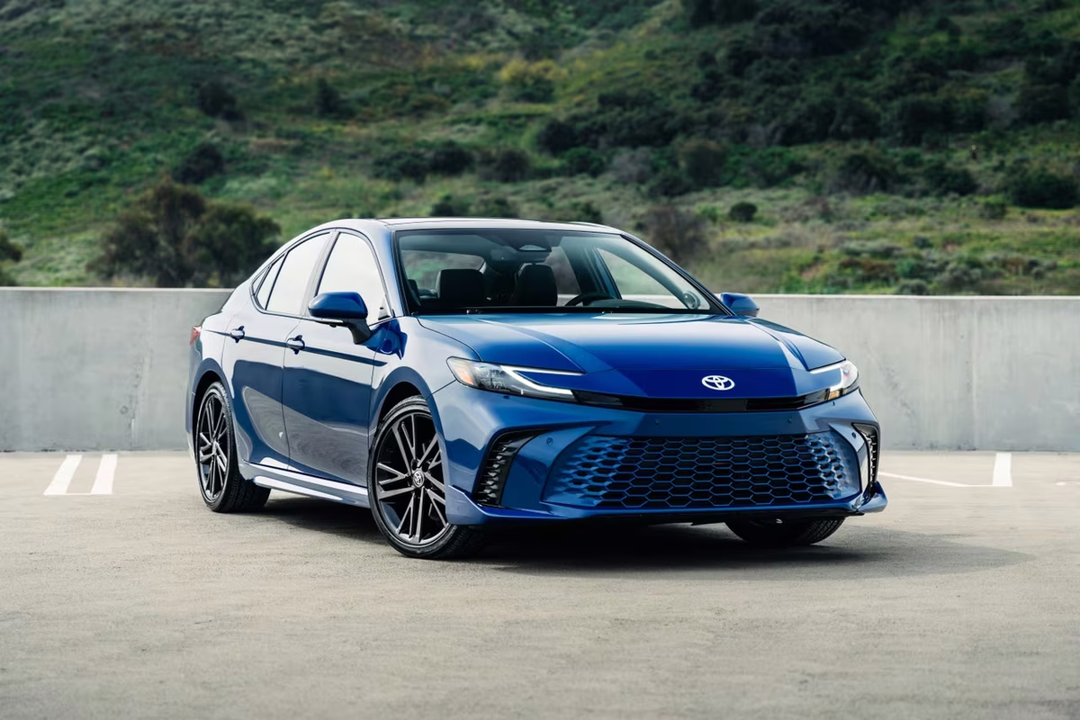 Toyota presentó un diseño más audaz para el Camry. Toyota presentó un diseño más audaz para el Camry.