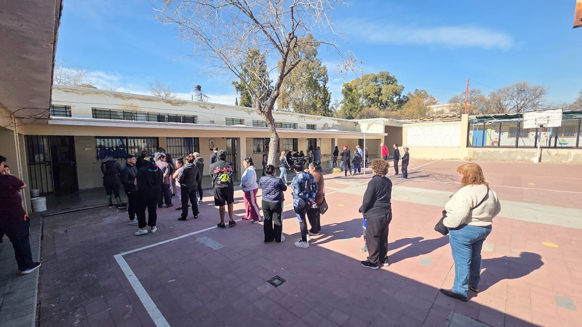 En las comunas que desdoblaron las elecciones de concejales se votará el 22 de febrero por lo que la campaña electoral arrancará con la presentación de alianzas el mismo 24 de diciembre. En las comunas que desdoblaron las elecciones de concejales se votará el 22 de febrero por lo que la campaña electoral arrancará con la presentación de alianzas el mismo 24 de diciembre.