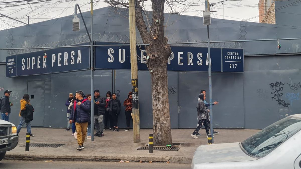 Los comerciantes de Capital cerraron sus puertas por miedo a los mensajes que se viralizaron sobre posibles saqueos. Los comerciantes de Capital cerraron sus puertas por miedo a los mensajes que se viralizaron sobre posibles saqueos.