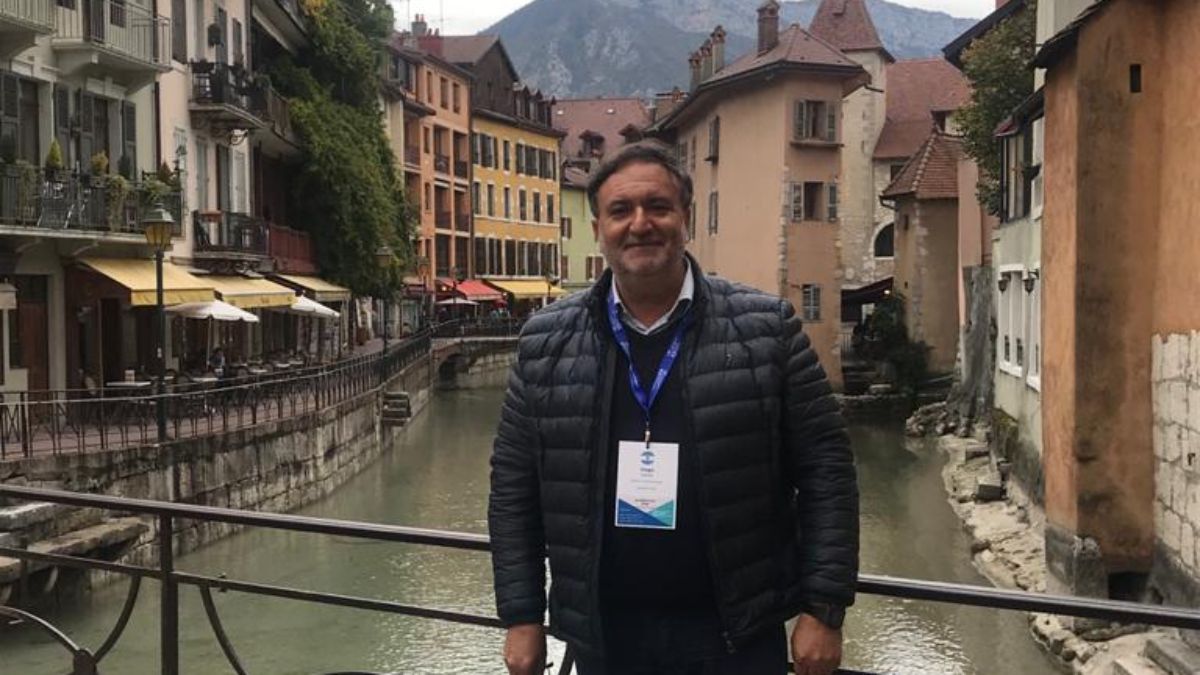 Hugo Martínez y su conexión especial con Francia, país con el que logró establecer convenios de intercambio estudiantil entre la UNCuyo y diversas universidades técnicas francesas.