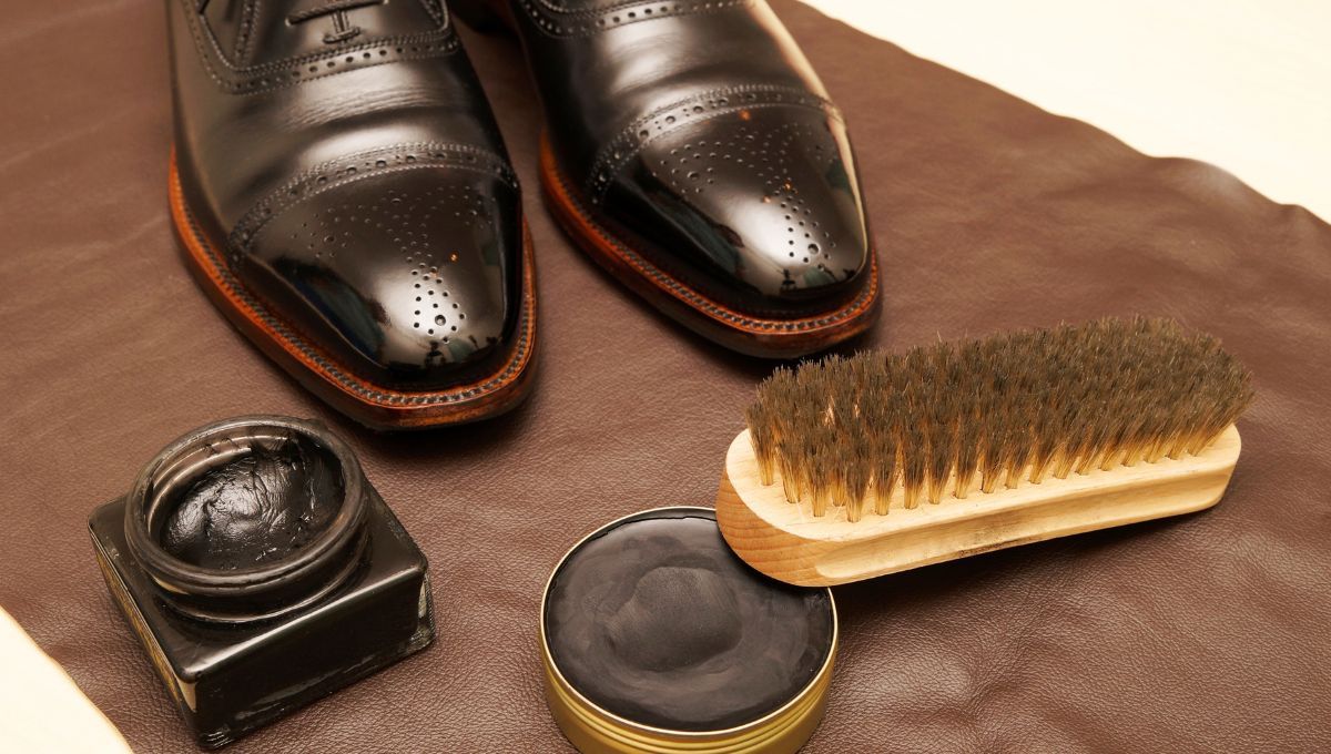 Los zapatos de cuero pueden lustrarse con productos que tenemos en casa. Los zapatos de cuero pueden lustrarse con productos que tenemos en casa. 