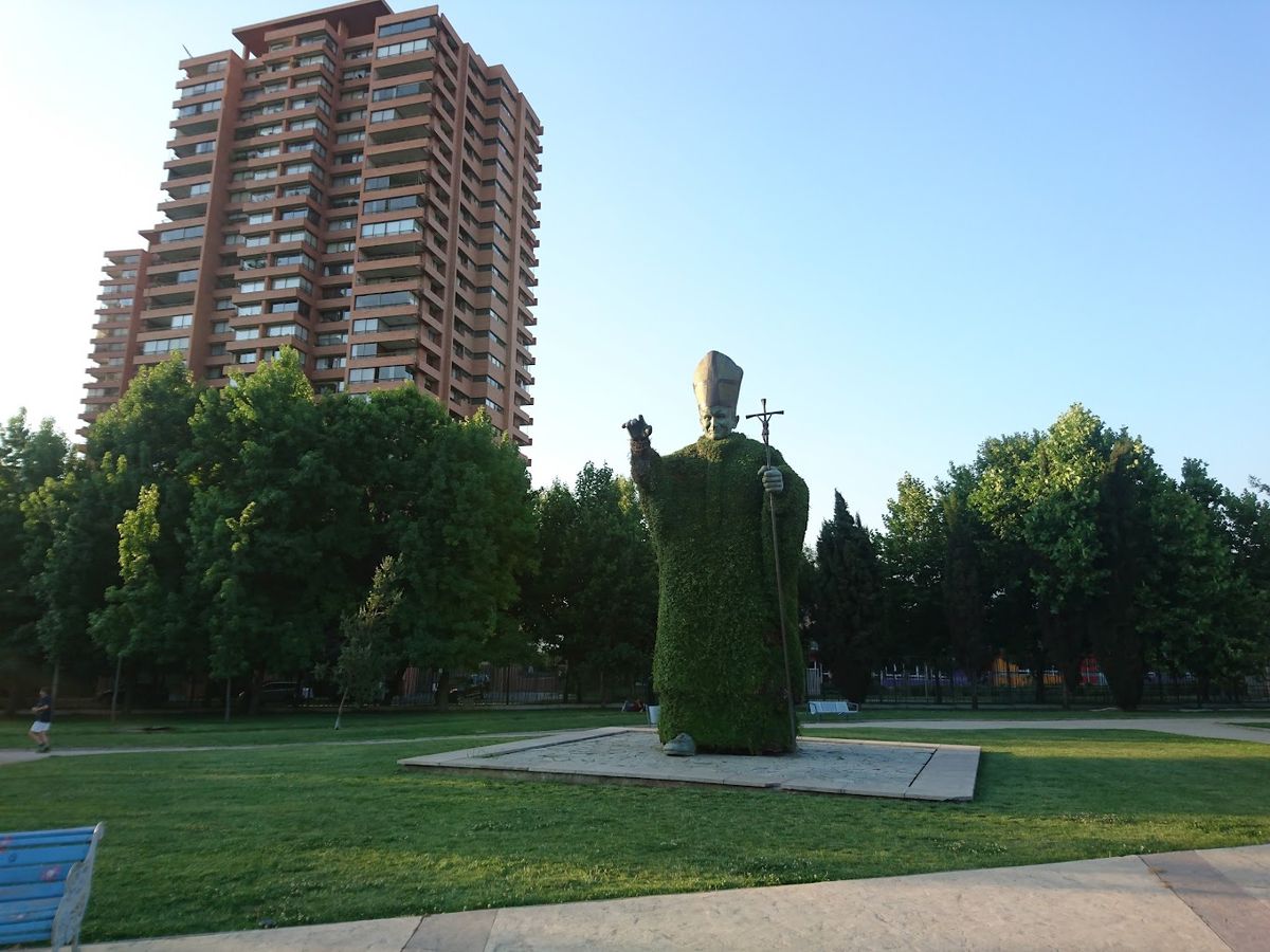 Ubicado en el Parque Juan Pablo II, la estatua llama la atención de los turistas. Ubicado en el Parque Juan Pablo II, la estatua llama la atención de los turistas.