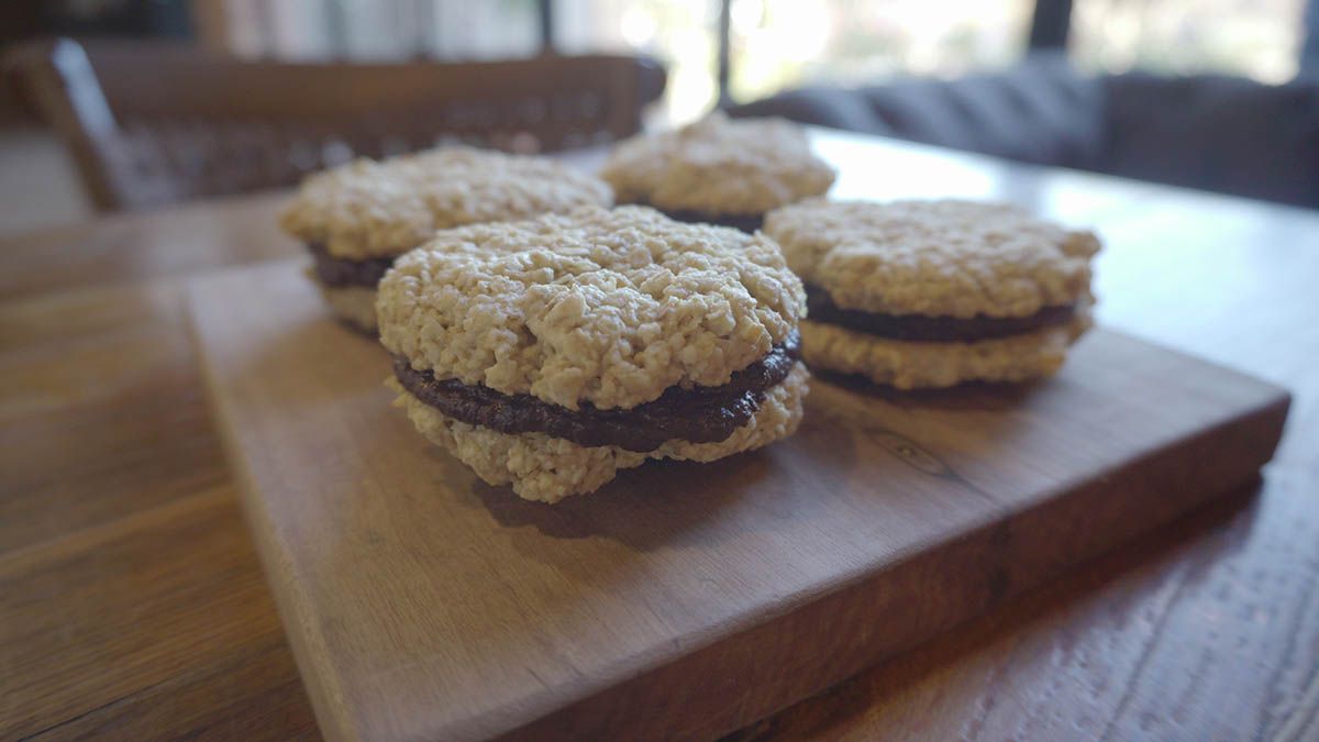 Alfajores fit de avena con palta y banana