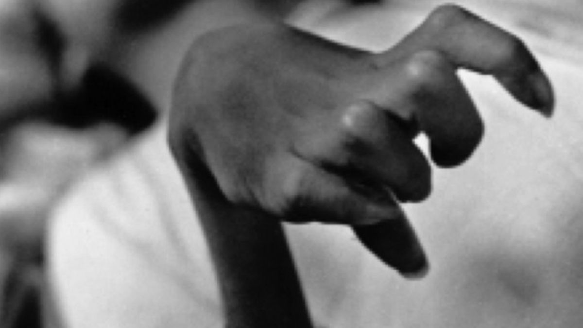 La mano de Tomoko Uemura, enferma de Minamata. Foto: W. Eugene Smith (1971) La mano de Tomoko Uemura, enferma de Minamata. Foto: W. Eugene Smith (1971)