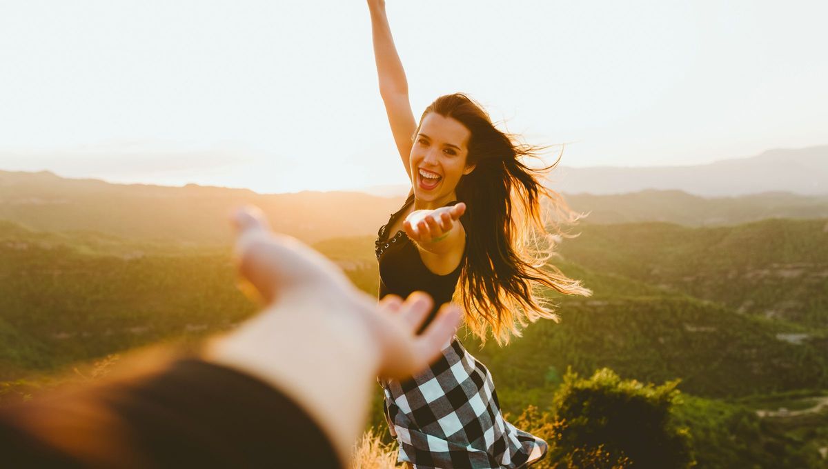 “La vida es un lugar muy difícil y tendemos a idealizar las cosas: el amor, la amistad, la vida misma. No idealicemos también la felicidad “La vida es un lugar muy difícil y tendemos a idealizar las cosas: el amor, la amistad, la vida misma. No idealicemos también la felicidad