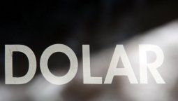 El dólar subió 14 centavos y cerró a $58