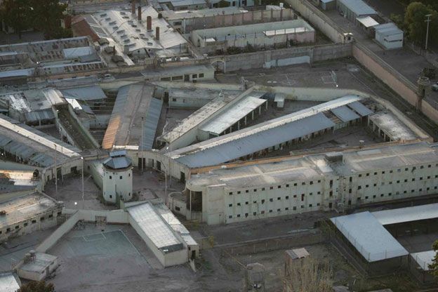 Buscan que los internos procesados y condenados de las cárceles de Mendoza puedan continuar con el uso de celulares en sus celdas. Buscan que los internos procesados y condenados de las cárceles de Mendoza puedan continuar con el uso de celulares en sus celdas.