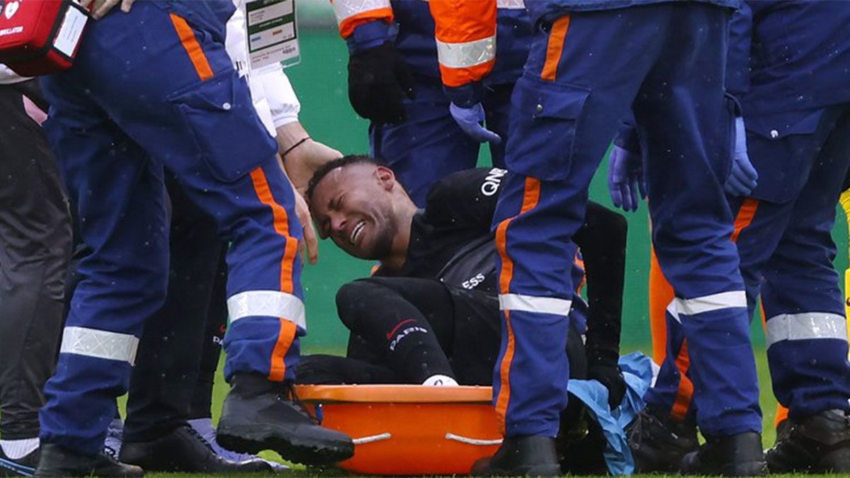 Video: Neymar se lesionó y salió llorando de la cancha