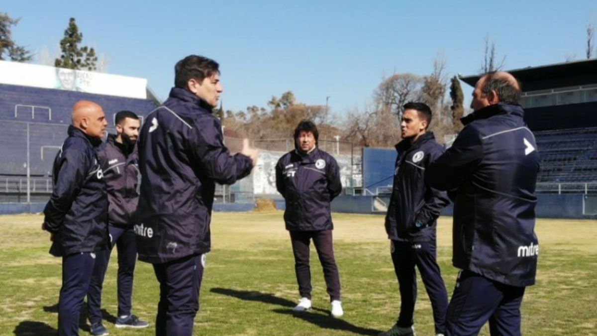 El entrenador de Independiente RIvadavia, Marcelo Straccia aclaró la situación de Santi Úbeda. (Fotos: Prensa Independiente) Rivadavia).