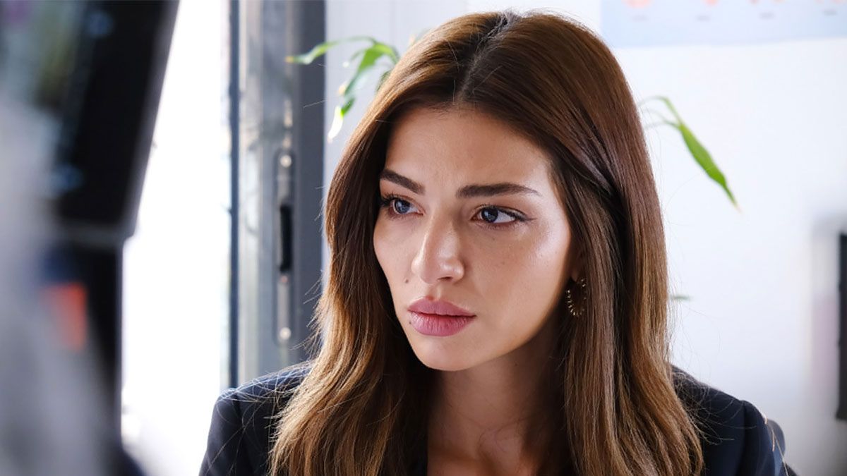 La actriz Melisa Asli Pamuk interpreta a Sezen en la pelicula de Netflix.