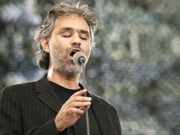 Andrea Bocelli le dedicó su concierto a Diego Maradona