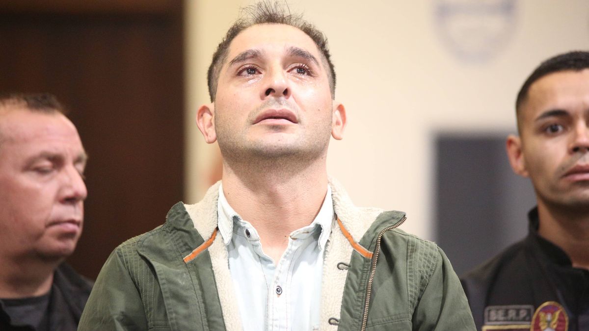 Mirada aliviada de Agüero, a quien el jurado popular declaró no culpable. Mirada aliviada de Agüero, a quien el jurado popular declaró no culpable.