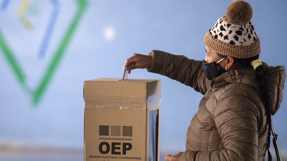 Elecciones en Bolivia. No hubo mayores incidentes. En Mendoza se habilitaron cinco puntos de votación