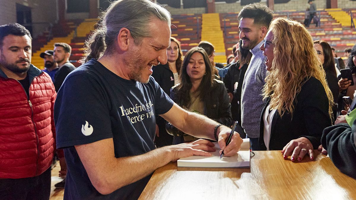 Seguidores de Darío Z se llevaron sus libros firmados.