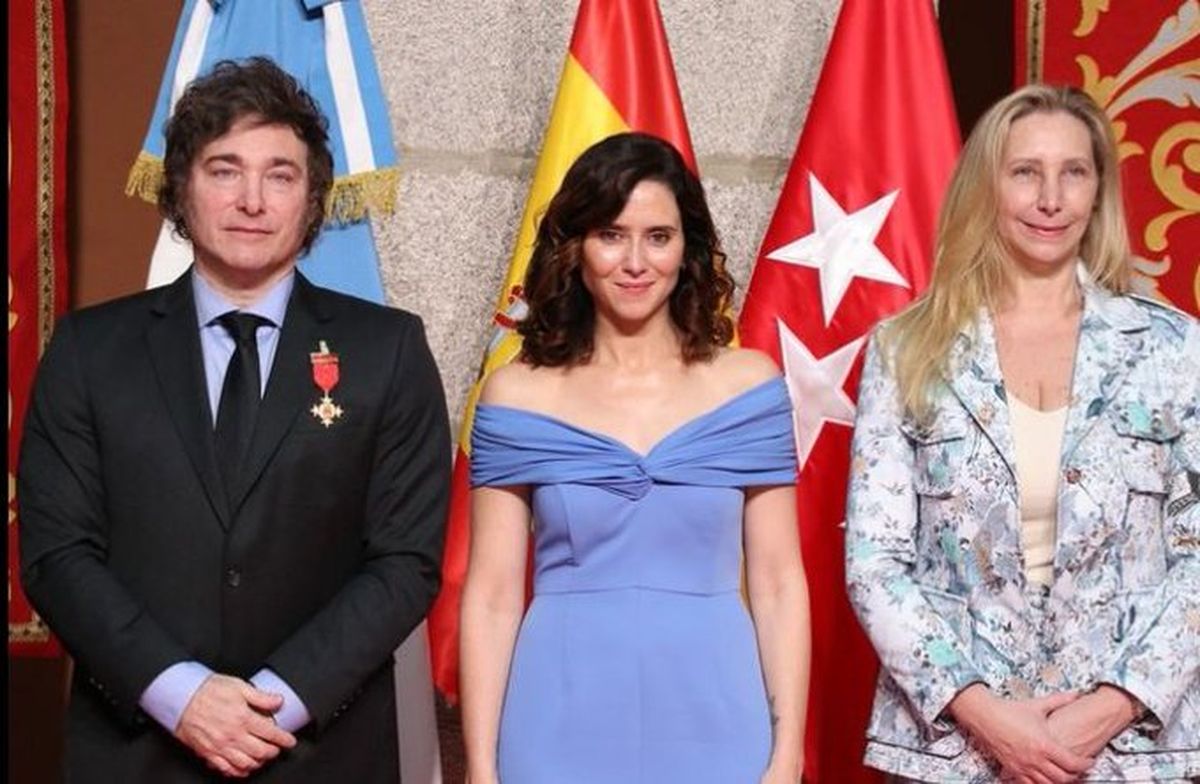 Javier Milei, Isabel Díaz Ayuso y Karinba Milei. Javier Milei, Isabel Díaz Ayuso y Karinba Milei.