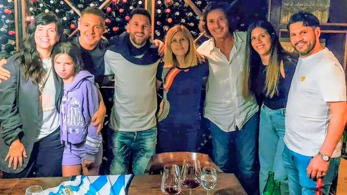Lionel Messi cenó con amigos y familiares.