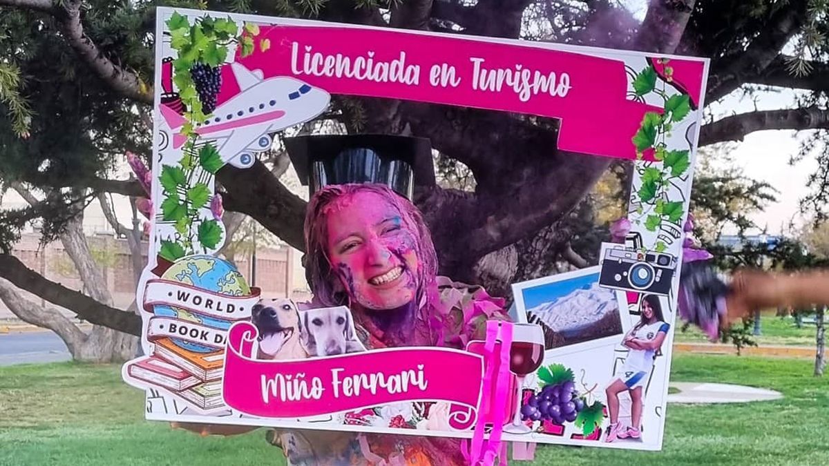 María Emilia Miño es licenciada en Turismo y trabajó durante varios en el sector, teniendo contacto con diversas culturas.