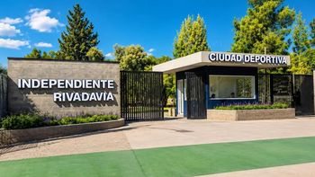 La bandera que apareció en Ciudad Deportiva con un contundente mensaje para el plantel de Independiente Rivadavia