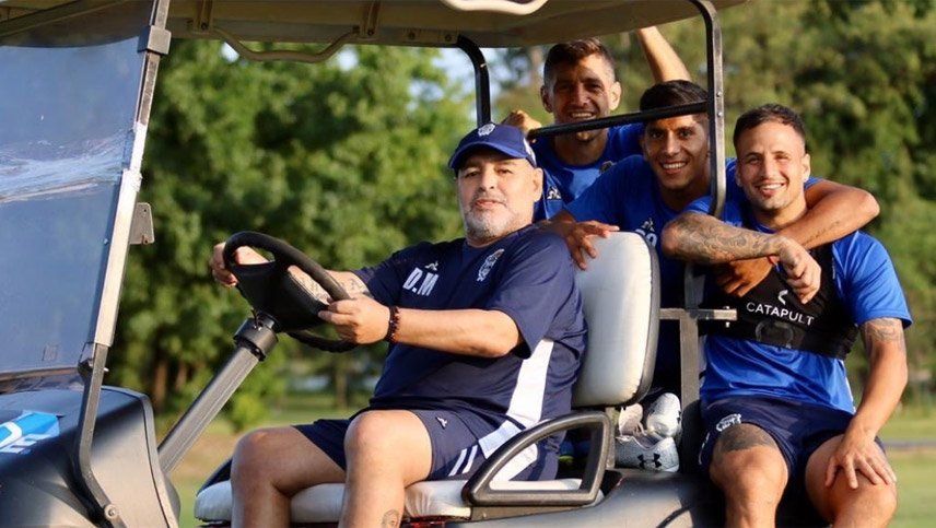 Maradona le agradeció a su delantero la donación para Villa Fiorito