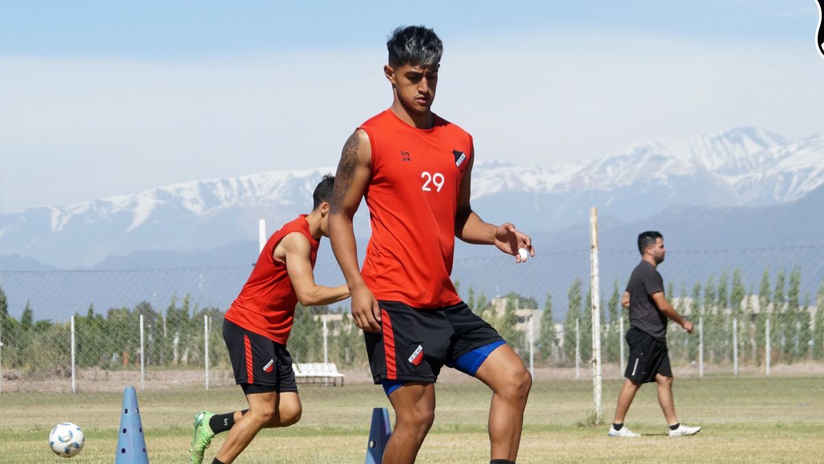 Ezequiel Almirón será uno de los delanteros ante Estudiantes de Río Cuarto. Ezequiel Almirón será uno de los delanteros ante Estudiantes de Río Cuarto.