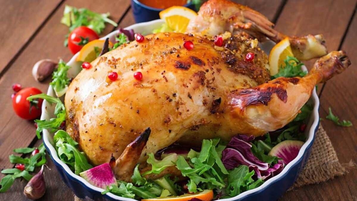 Recetas: cómo hacer un pollo relleno al horno para la cena de Navidad.