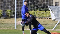 Roberto Ramírez y Franco Petroli, los arqueros de Godoy Cruz en el entrenamiento en Coquimbito. Roberto Ramírez y Franco Petroli, los arqueros de Godoy Cruz en el entrenamiento en Coquimbito.