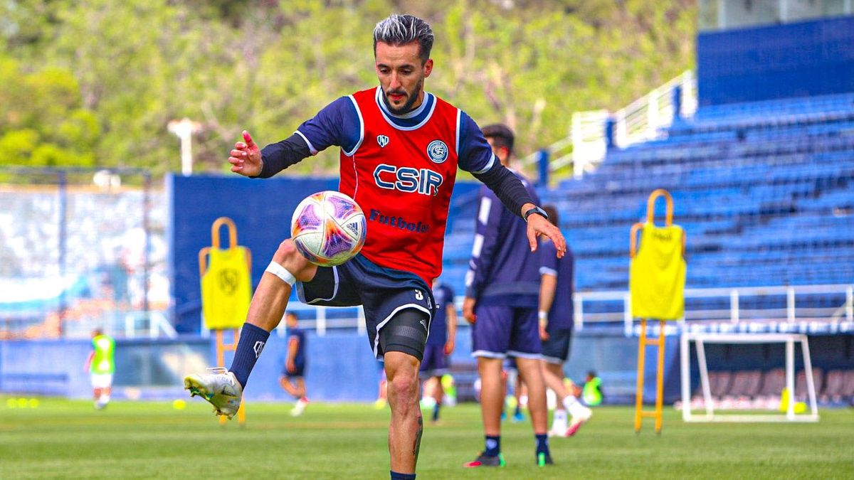 Braian Sánchez es uno de los buenos jugadores de Independiente Rivadavia. Braian Sánchez es uno de los buenos jugadores de Independiente Rivadavia.