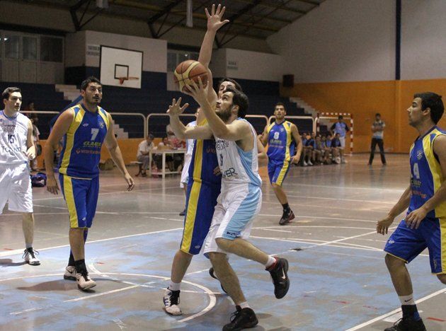 Una de cal y una de arena para el básquetbol sureño