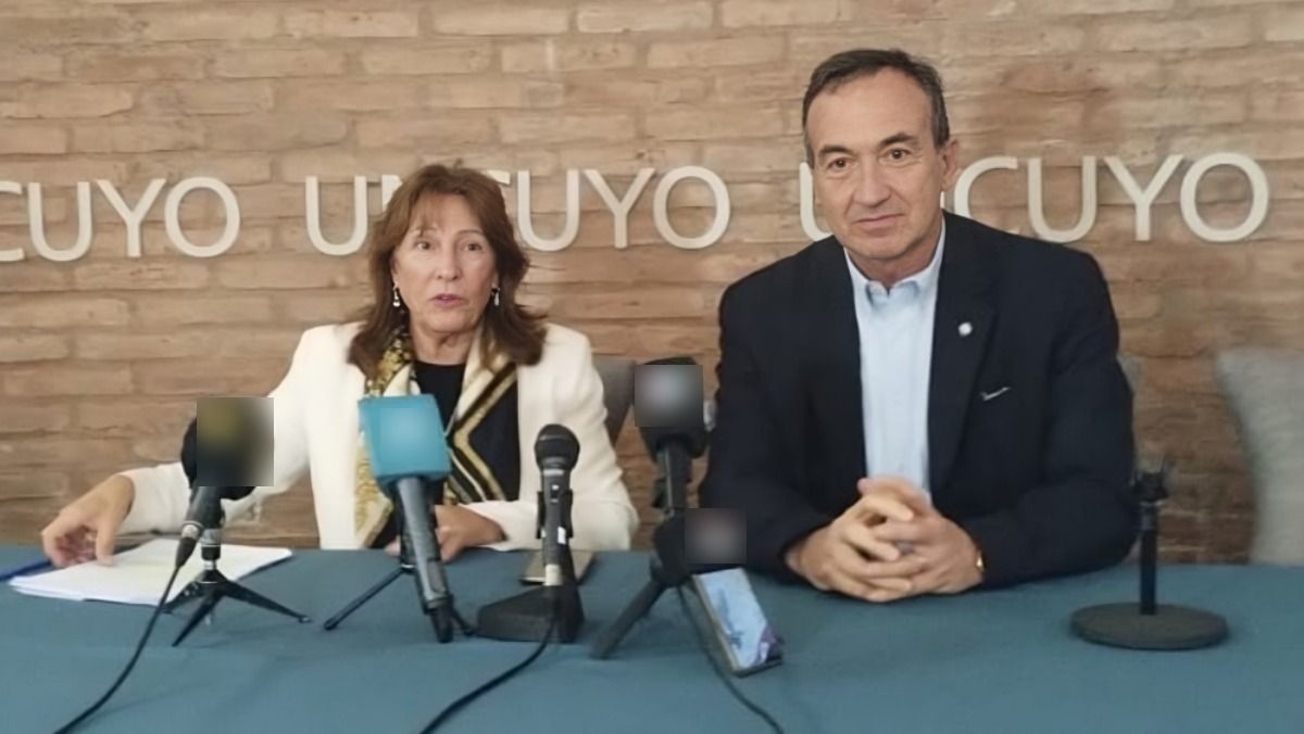 Esther Sánchez y Gabriel Fidel durante la conferencia de prensa de este miércoles.&nbsp;