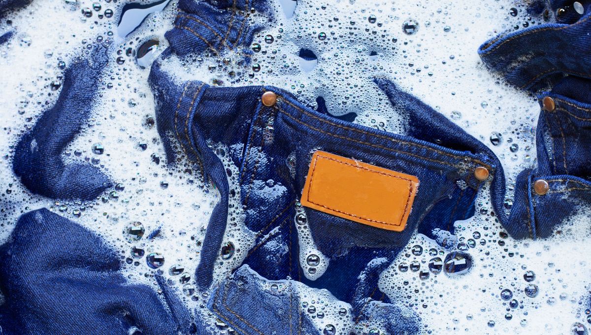 Este pequeño truco de ropa mantiene los jeans con su color original y sin olores por más tiempo. Este pequeño truco de ropa mantiene los jeans con su color original y sin olores por más tiempo. 