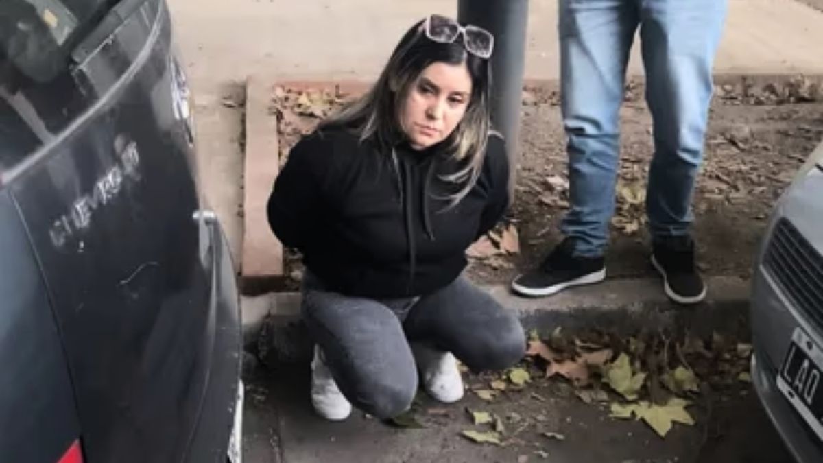 El momento de la detención de la falsa médica. El momento de la detención de la falsa médica.