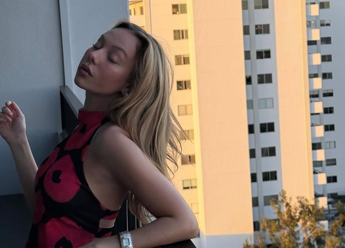 Ester Expósito es un éxito con sus looks desde Los Ángeles: mini vestido, print de lunares y más. Ester Expósito es un éxito con sus looks desde Los Ángeles: mini vestido, print de lunares y más.