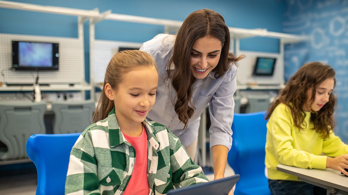 Escuelas de Estados Unidos empiezan a enseñar alfabetización en inteligencia artificial