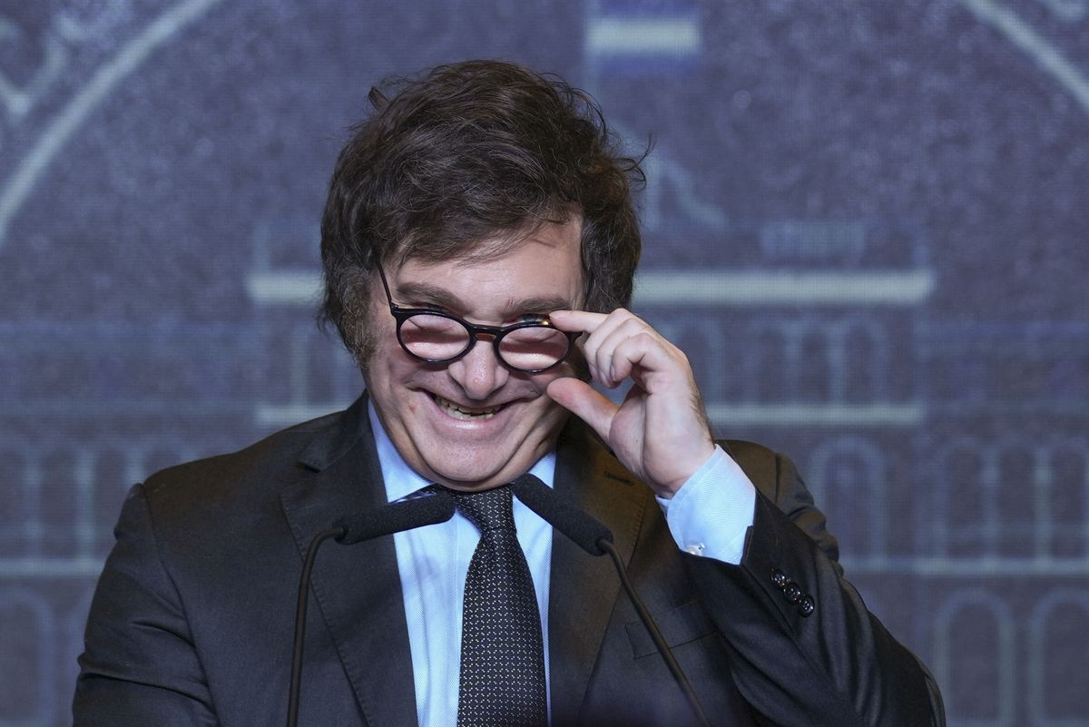 Javier Milei se apoyará en encuestas para decidir el mapa de ruta que transitará en el 2025 para las elecciones de medio término. Javier Milei se apoyará en encuestas para decidir el mapa de ruta que transitará en el 2025 para las elecciones de medio término.