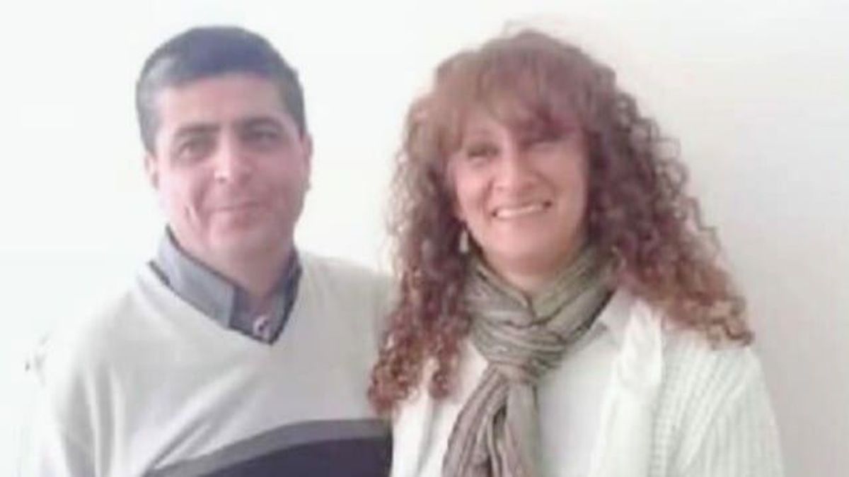 Un sueño cumplido: entre los dos pudieron concretar un libro que cuenta la historia de Cristian cuando quiso ser sacerdote. Un sueño cumplido: entre los dos pudieron concretar un libro que cuenta la historia de Cristian cuando quiso ser sacerdote.