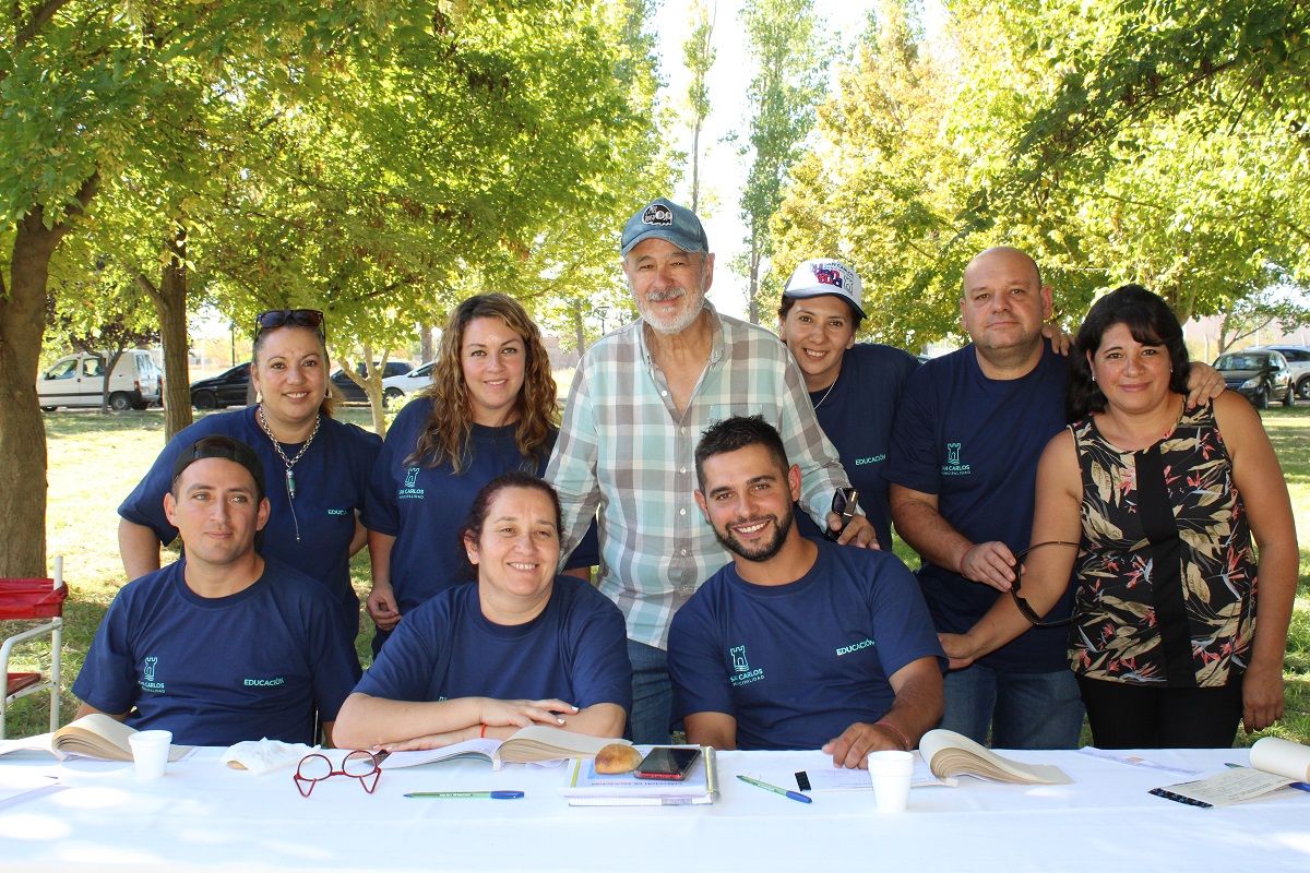 Las becas de transporte están disponibles para todos los estudiantes que residen en el Departamento que cursan estudios de nivel superior y universitario.