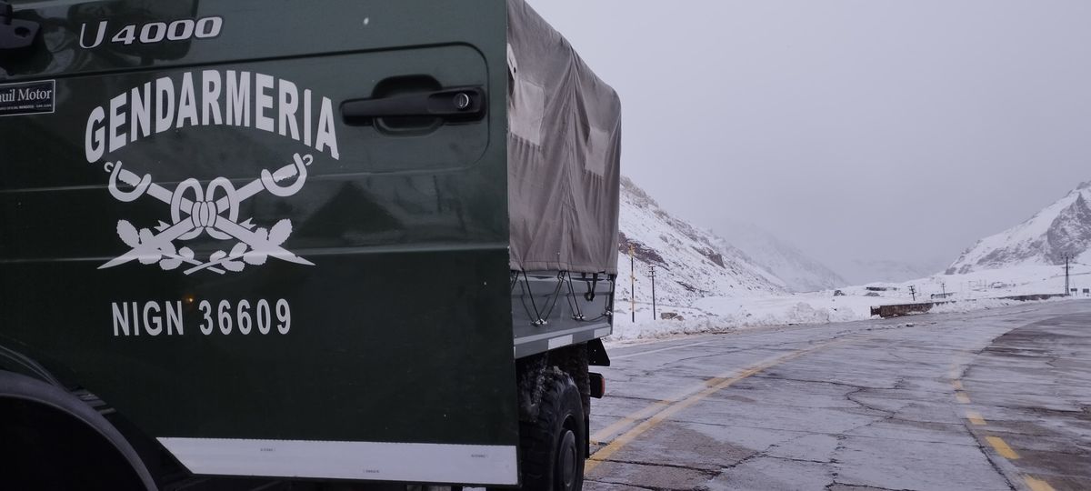 Gendarmería controla la situación en la cordillera. Gendarmería controla la situación en la cordillera.