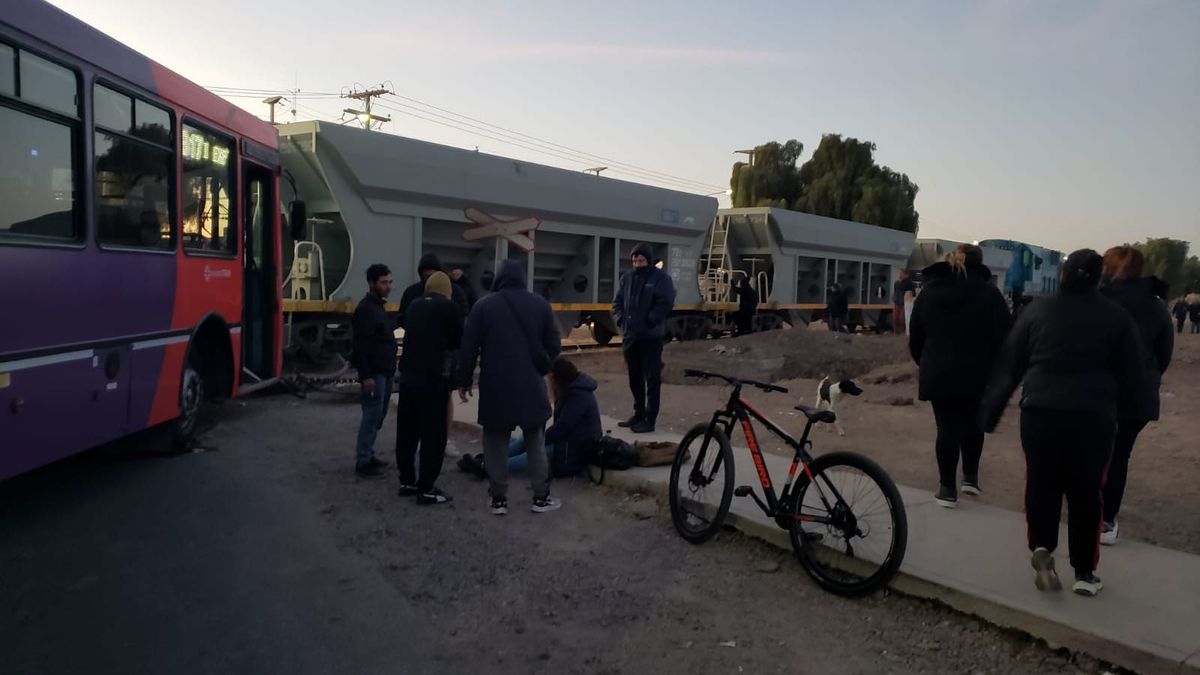 El accidente ocurrió minutos después de las 7, cuando todavía estaba de noche. El accidente ocurrió minutos después de las 7, cuando todavía estaba de noche.