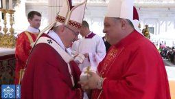 El Papa le entregó el palio arzobispal al nuevo arzobispo de Mendoza