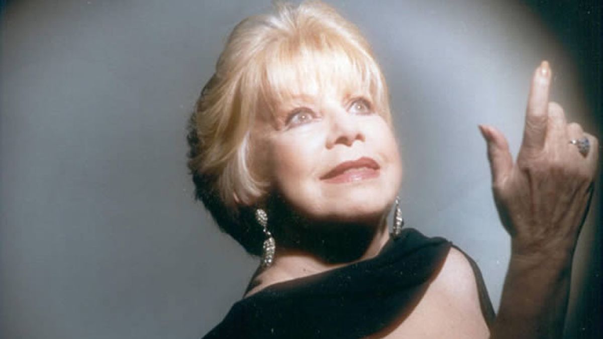 Estela Raval fue la voz del conjunto musical argentino Los Cinco Latinos.