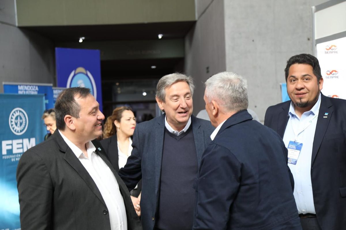 Emir Félix junto al presidente de Asinmet, Fabián Solís en la Expo de Metalmecánica. Emir Félix junto al presidente de Asinmet, Fabián Solís en la Expo de Metalmecánica.