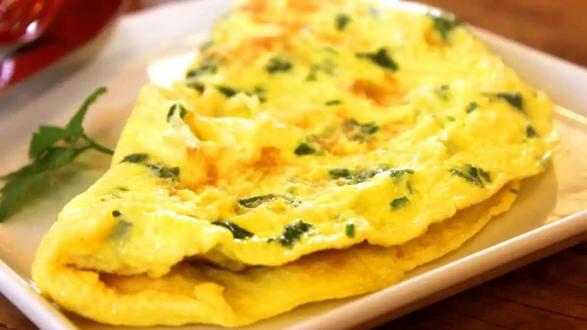 Cómo preparar Omelette: la receta para lograr una tortilla de huevo esponjosa y suave con 3 ingredientes