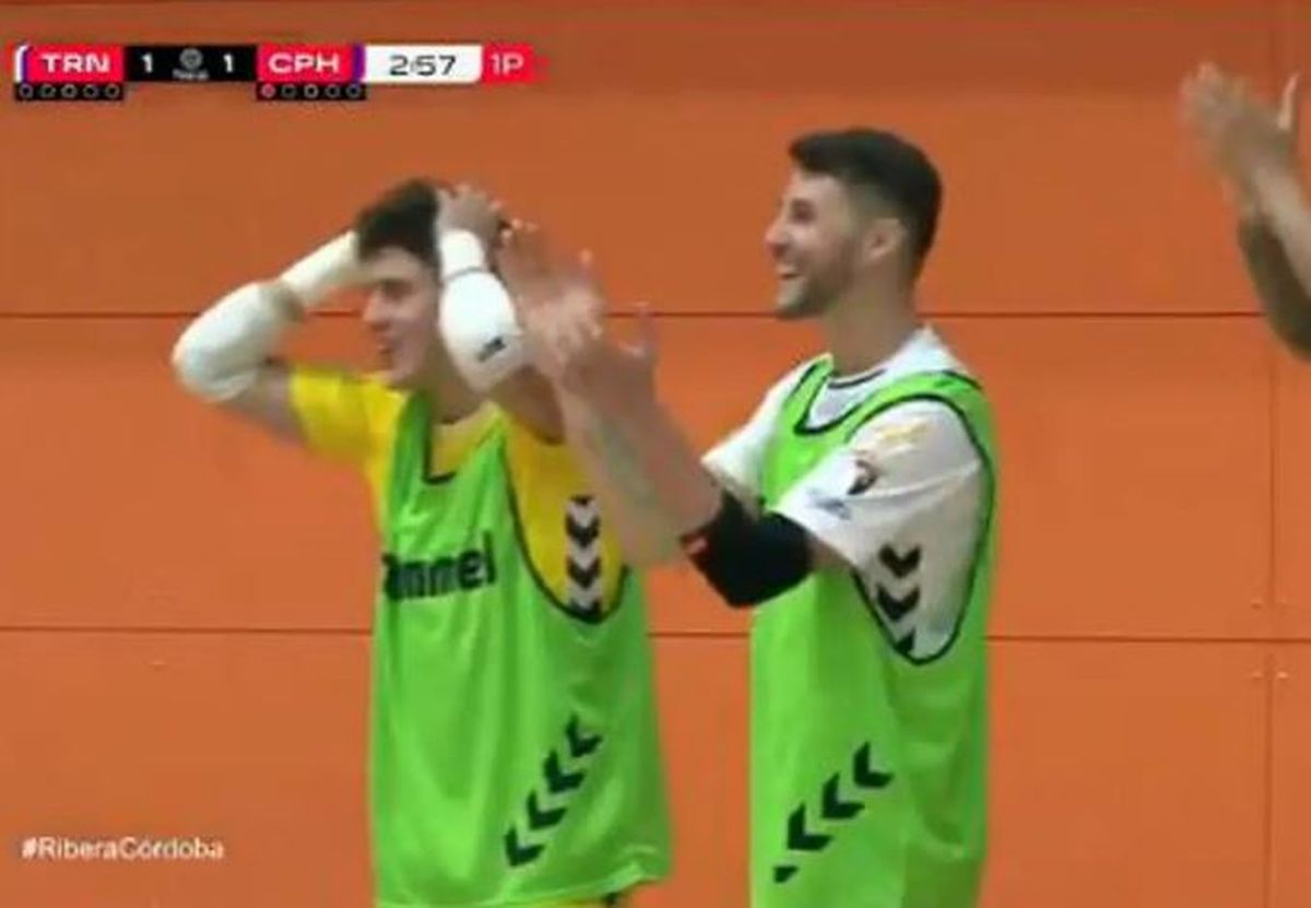 Los compañeros de Campás no podían creer lo que habían visto. Los compañeros de Campás no podían creer lo que habían visto.