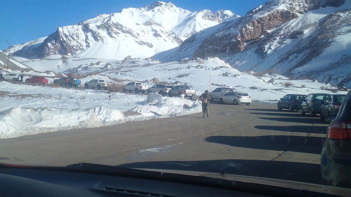 Volvieron a cerrar el paso a Chile por un accidente fatal en los Caracoles.