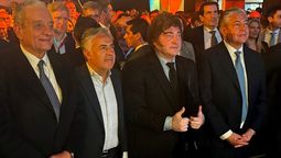 El presidente de IAPG Ernesto López; Alfredo Cornejo, Javier Milei y el gobernador de Neuquén, Rolando Figueroa.
