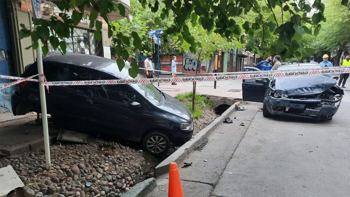 Una caja de distribución eléctrica quedó destruida tras un choque